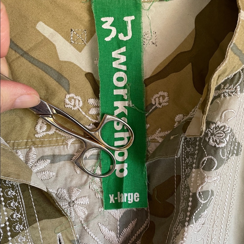 Johnny Was 3J Workshop Embroidered Cotton Camo Ribbon Trim Blouse, Size XL - Picture 5 of 11